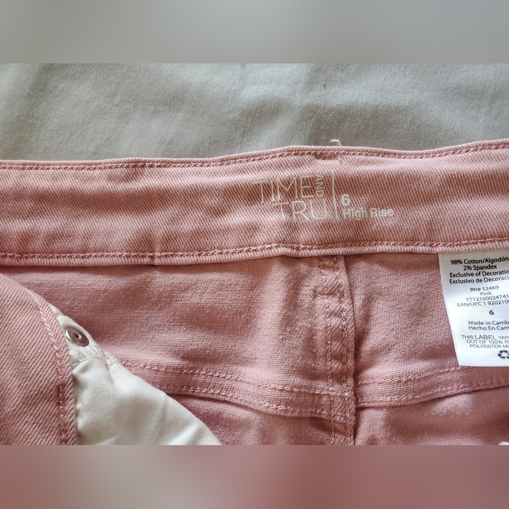 Pink denim shorts - Picture 3 of 4